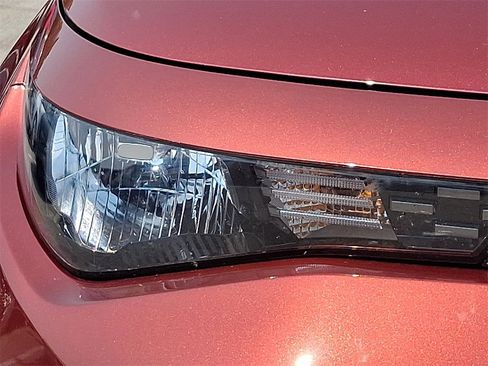 Used 2023 Kia Soul LX image 9