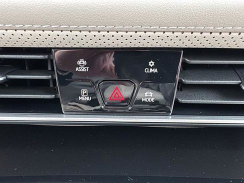 New 2026 Volkswagen Atlas SE FWD image 18