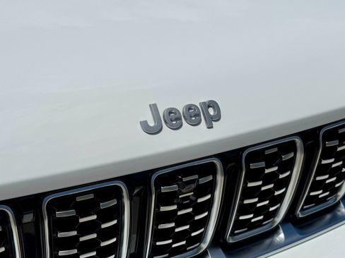 Used 2025 Jeep Grand Cherokee Summit AWD/4WD image 71