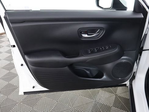 Used 2025 Honda HR-V LX image 19