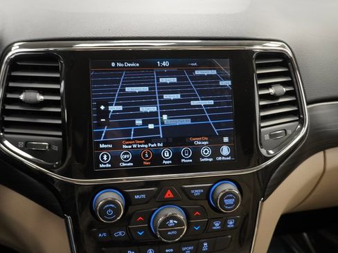 Certified 2022 Jeep Grand Cherokee Laredo E image 29