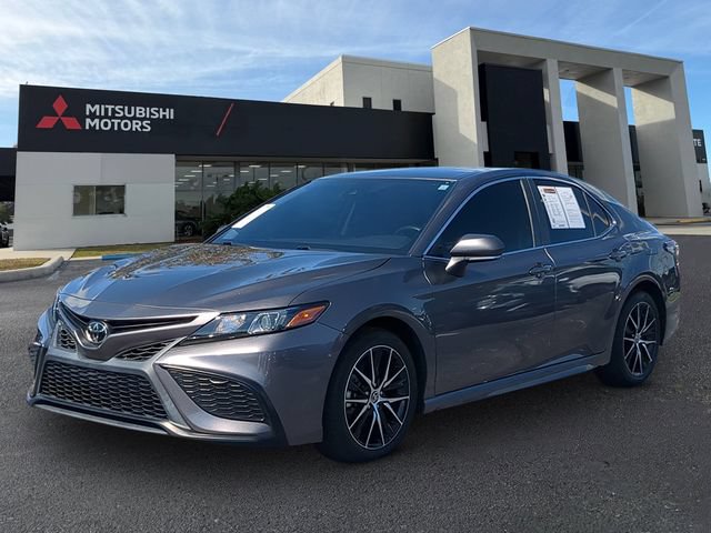 Used 2024 Toyota Camry SE FWD image 1