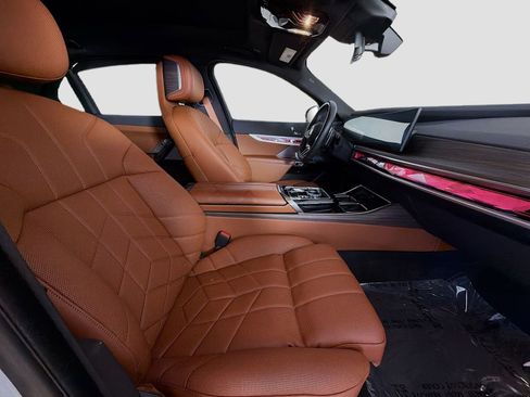 Certified 2023 BMW 760i xDrive AWD/4WD image 30