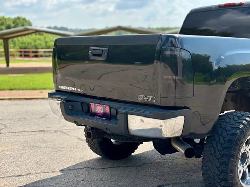 Used 2009 GMC Sierra 2500 SLT w/ Entertainment Package AWD/4WD image 10