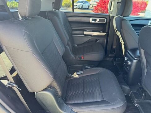 Used 2021 Ford Explorer XLT image 23