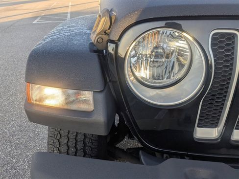 Used 2020 Jeep Wrangler Unlimited Sahara image 10