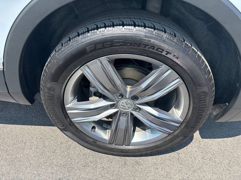 Used 2018 Volkswagen Tiguan SEL Premium AWD/4WD image 16