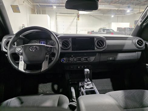 Used 2019 Toyota Tacoma TRD Off-Road image 10