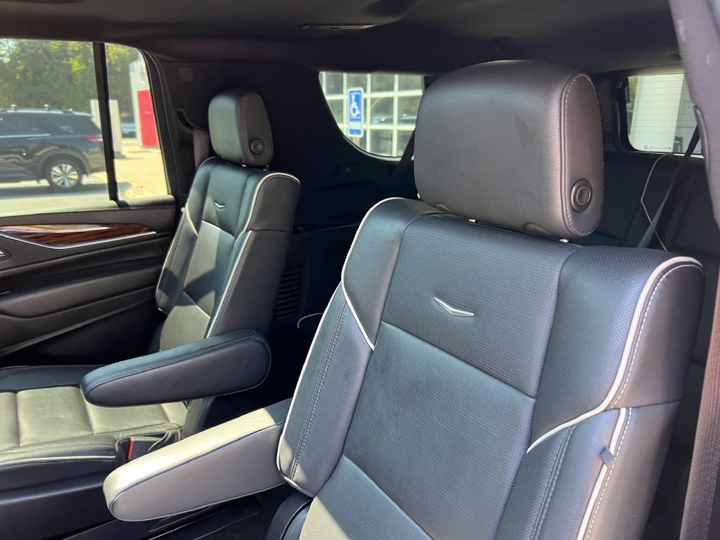 Used 2022 Cadillac Escalade ESV Premium Luxury RWD image 17