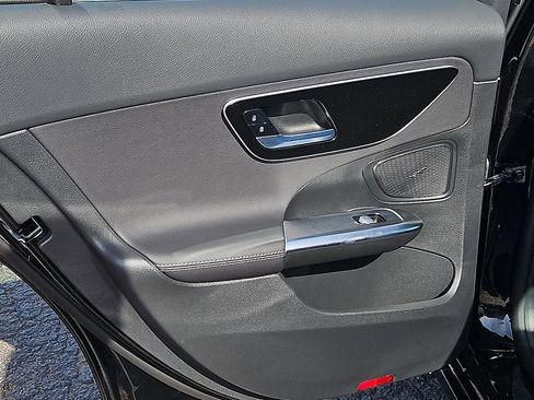 New 2025 Mercedes-Benz C 300 Sedan image 15