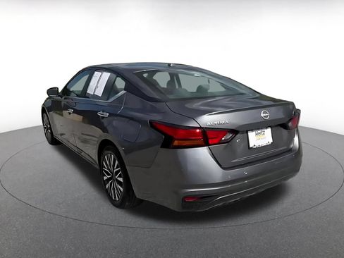 Used 2025 Nissan Altima 2.5 SV FWD image 9