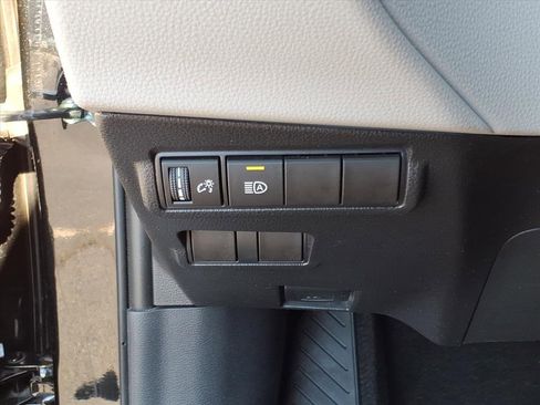 Certified 2022 Toyota Corolla Cross LE image 15