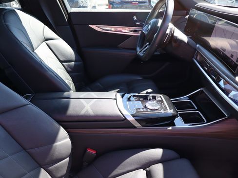Used 2024 BMW 760i xDrive w/ Premium Package AWD/4WD image 15