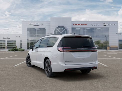 New 2026 Chrysler Pacifica Limited w/ S Appearance Package FWD image 3
