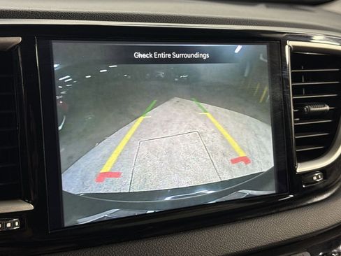 Used 2024 Chrysler Pacifica Touring-L FWD image 31