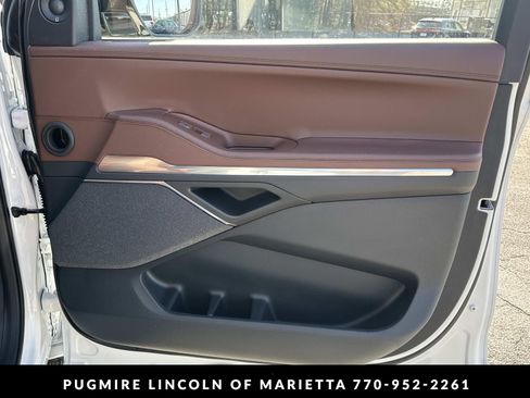 New 2026 Lincoln Navigator L Reserve AWD/4WD image 14