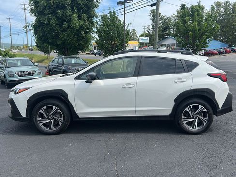 Used 2024 Subaru Crosstrek 2.0i Premium AWD/4WD image 2