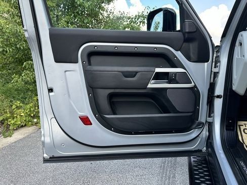 Certified 2021 Land Rover Defender 90 X-Dynamic S image 11