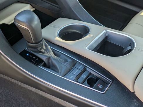 Used 2022 Toyota Avalon XLE image 25