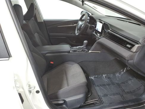 Used 2025 Toyota Camry LE image 9