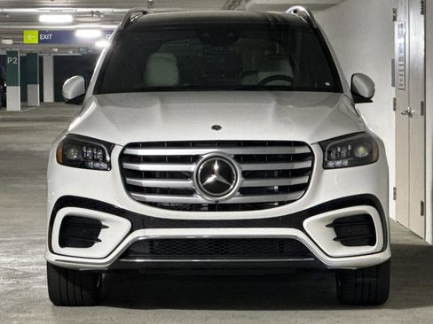New 2026 Mercedes-Benz GLS 580 4MATIC image 5