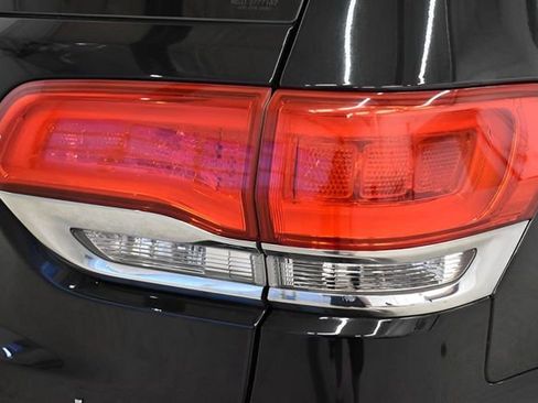 Used 2018 Jeep Grand Cherokee Laredo image 12