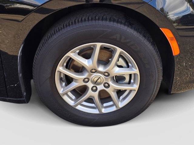 Used 2024 Chrysler Pacifica Touring-L FWD image 9