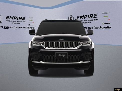 Used 2025 Jeep Grand Cherokee Laredo X image 15