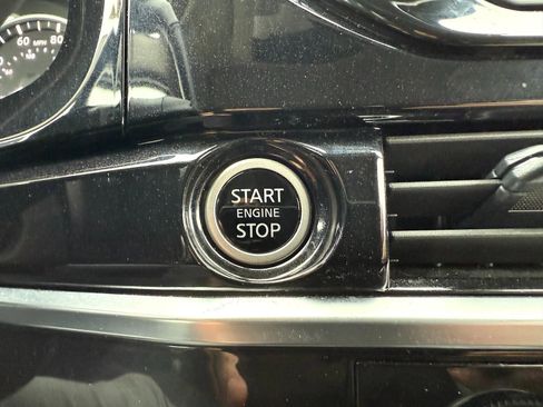 Used 2024 Nissan Pathfinder SV w/ SV Premium Package image 34