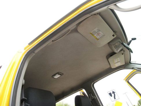 Used 2004 Nissan Frontier XE w/ (PWR) XE Pwr Pkg AWD/4WD image 25