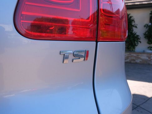 Used 2016 Volkswagen Tiguan SE FWD image 45