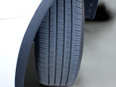 Used 2023 Toyota Highlander XLE image 45