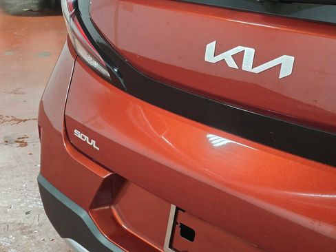 Used 2023 Kia Soul LX image 16