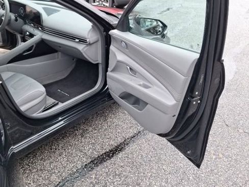 Used 2023 Hyundai Elantra SEL w/ Convenience Package image 12