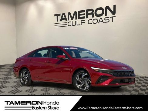 Used 2025 Hyundai Elantra SEL FWD image 1