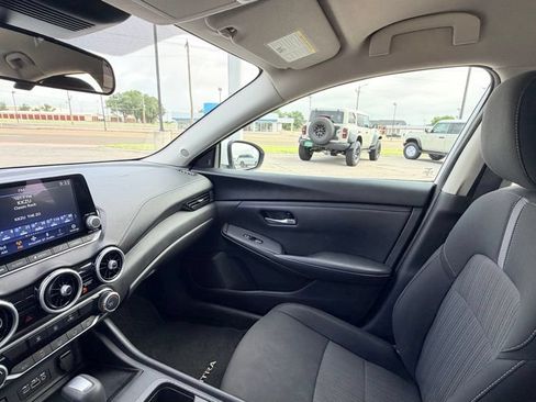 Used 2024 Nissan Sentra SV FWD image 24