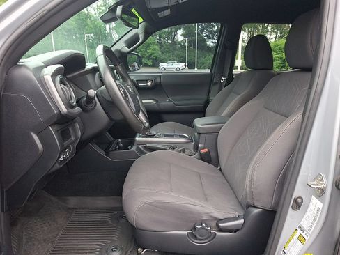 Used 2019 Toyota Tacoma TRD Sport w/ Four Season Floor Mat Package AWD/4WD image 13