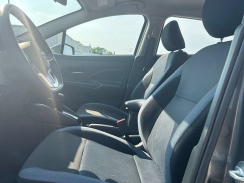 Used 2025 Nissan Versa SV FWD image 22