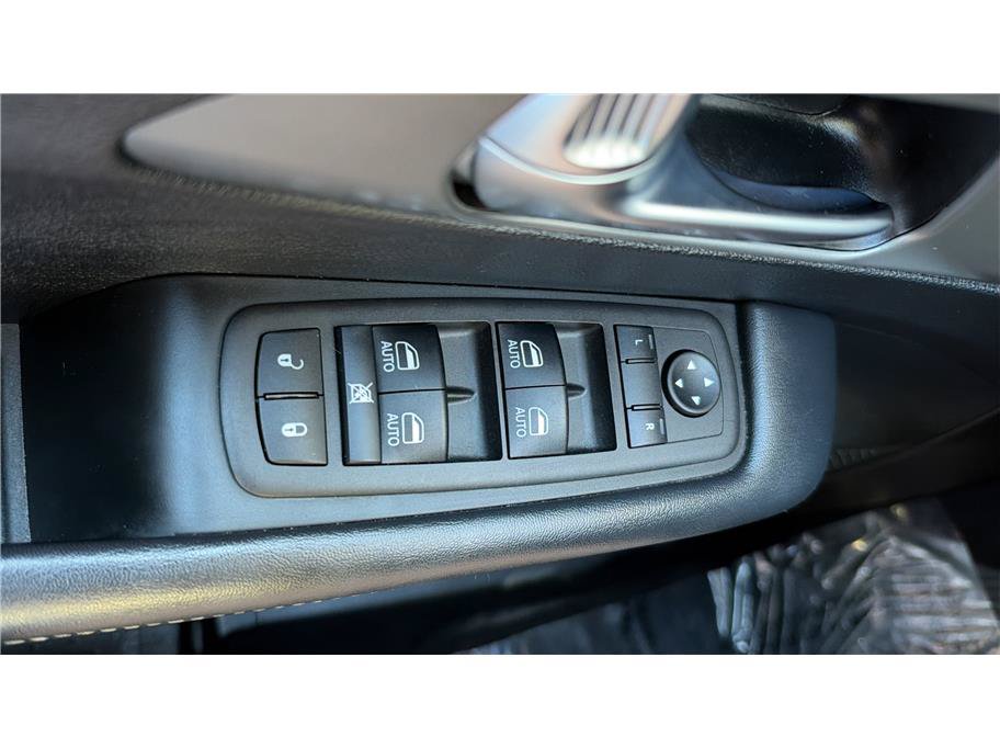 Used 2025 Chrysler Pacifica Select FWD image 41