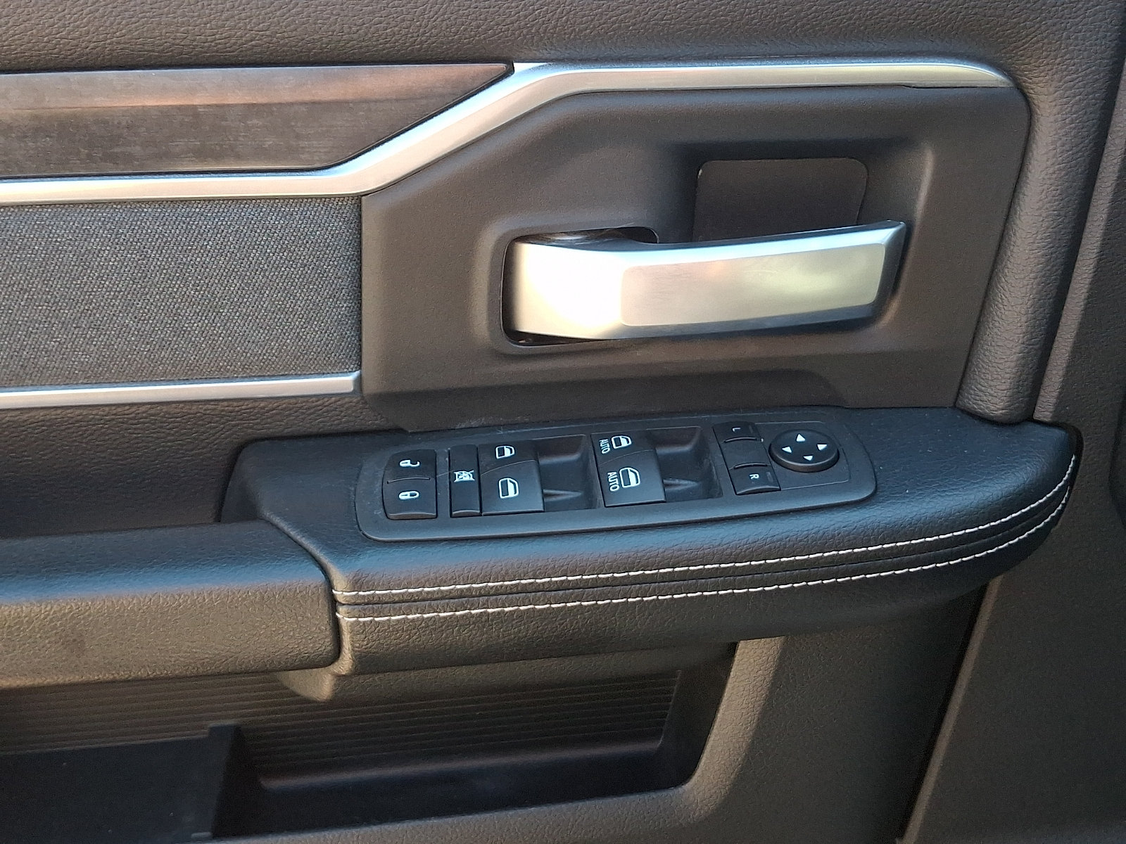 Used 2022 RAM 3500 Big Horn w/ Night Edition AWD/4WD image 13