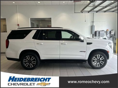 Used 2024 GMC Yukon AT4 w/ Technology Package AWD/4WD image 2