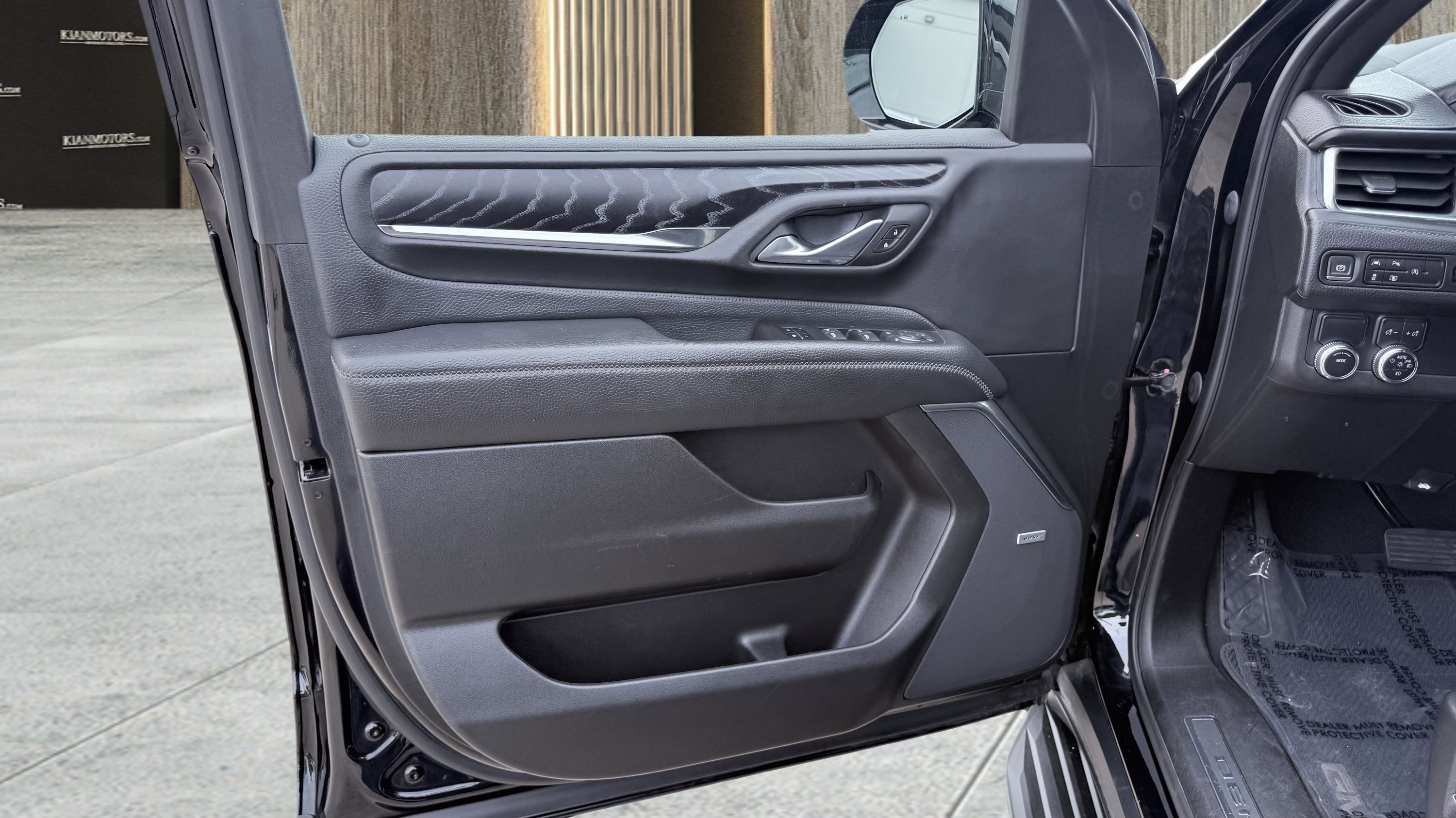 Used 2023 GMC Yukon Denali RWD image 17