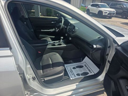 Used 2022 Nissan Altima 2.5 S FWD image 9