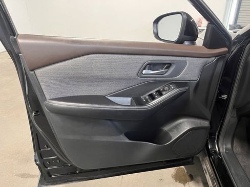 Used 2022 Nissan Rogue SV image 24