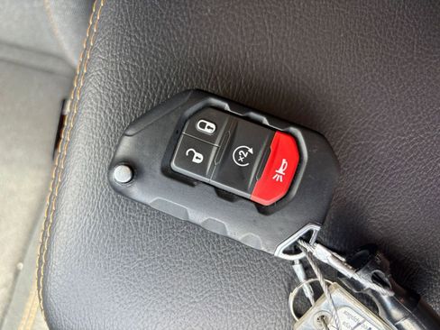 Used 2025 Jeep Wrangler Unlimited Sahara AWD/4WD image 21