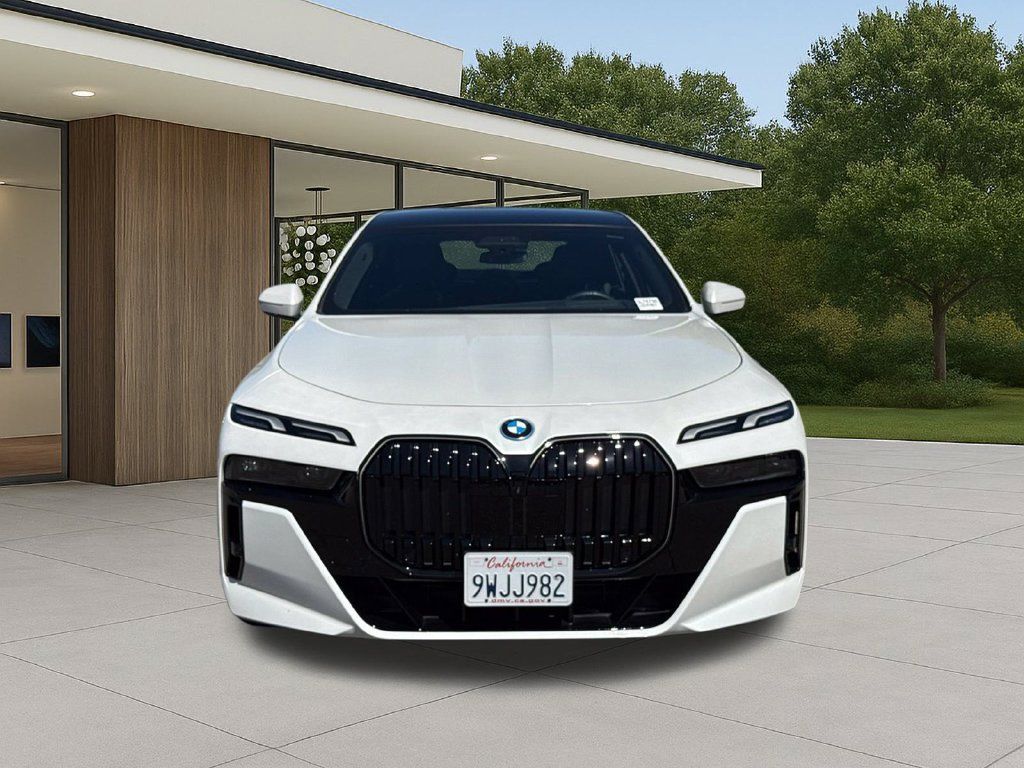 Used 2026 BMW 750e xDrive AWD/4WD image 4