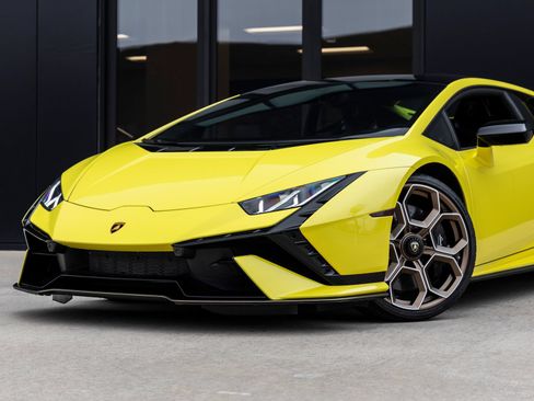 Used 2023 Lamborghini Huracan Tecnica RWD image 3