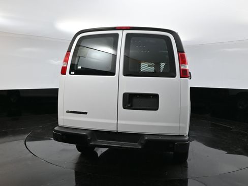 Used 2022 Chevrolet Express 2500 w/ Driver Convenience Package image 6