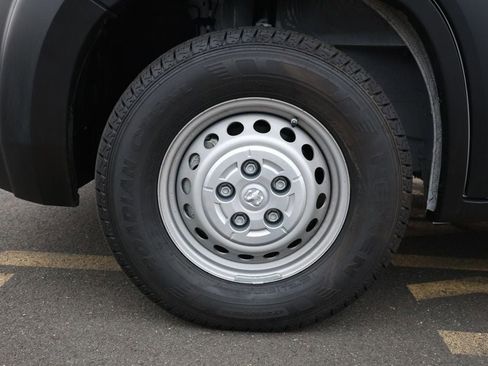 Used 2025 RAM ProMaster 2500 w/ Convenience Group image 9