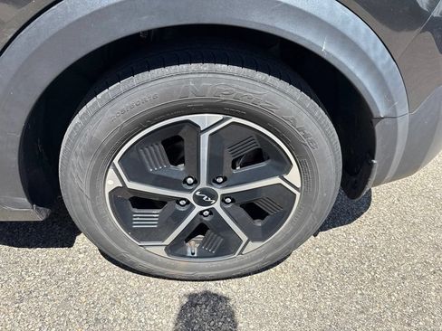 Used 2023 Kia Niro EX FWD image 13